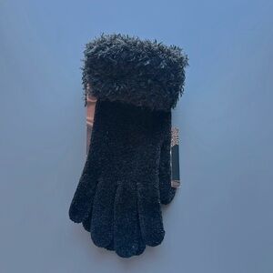 Ladies soft black gloves with cuff